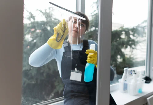 Nettoyage de vitres intérieures et extérieures à Lanvéoc